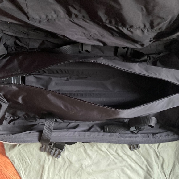 UNISEX !! VALENTINO GARAVANI LUGGAGE !! - Picture 16 of 16